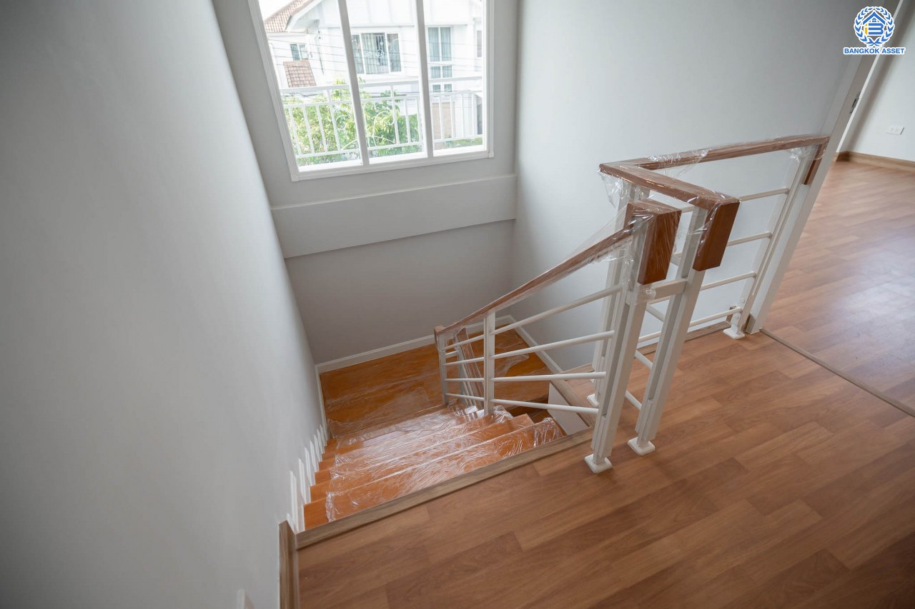 บ้านมือสองตกแต่งใหม่ โครงการ เพอร์เฟคเพลส ราชพฤกษ์ บ้านเดี่ยว จากแบรนด์ Property Perfect เนื้อที่ 56.2 ตร.ว. ฟังก์ชัน 3 ห้องนอน 3 ห้องน้ำ  1 ห้องอเนกประสงค์ จอดรถได้ 2 คัน กับทำเลโซนเมือง ที่เชื่อมต่อหลากหลายเส้นทาง หน้าโครงการติดถ.ราชพฤกษ์ ใกล้รถไฟฟ้าสถานี "บางรักน้อยท่าอิฐ"